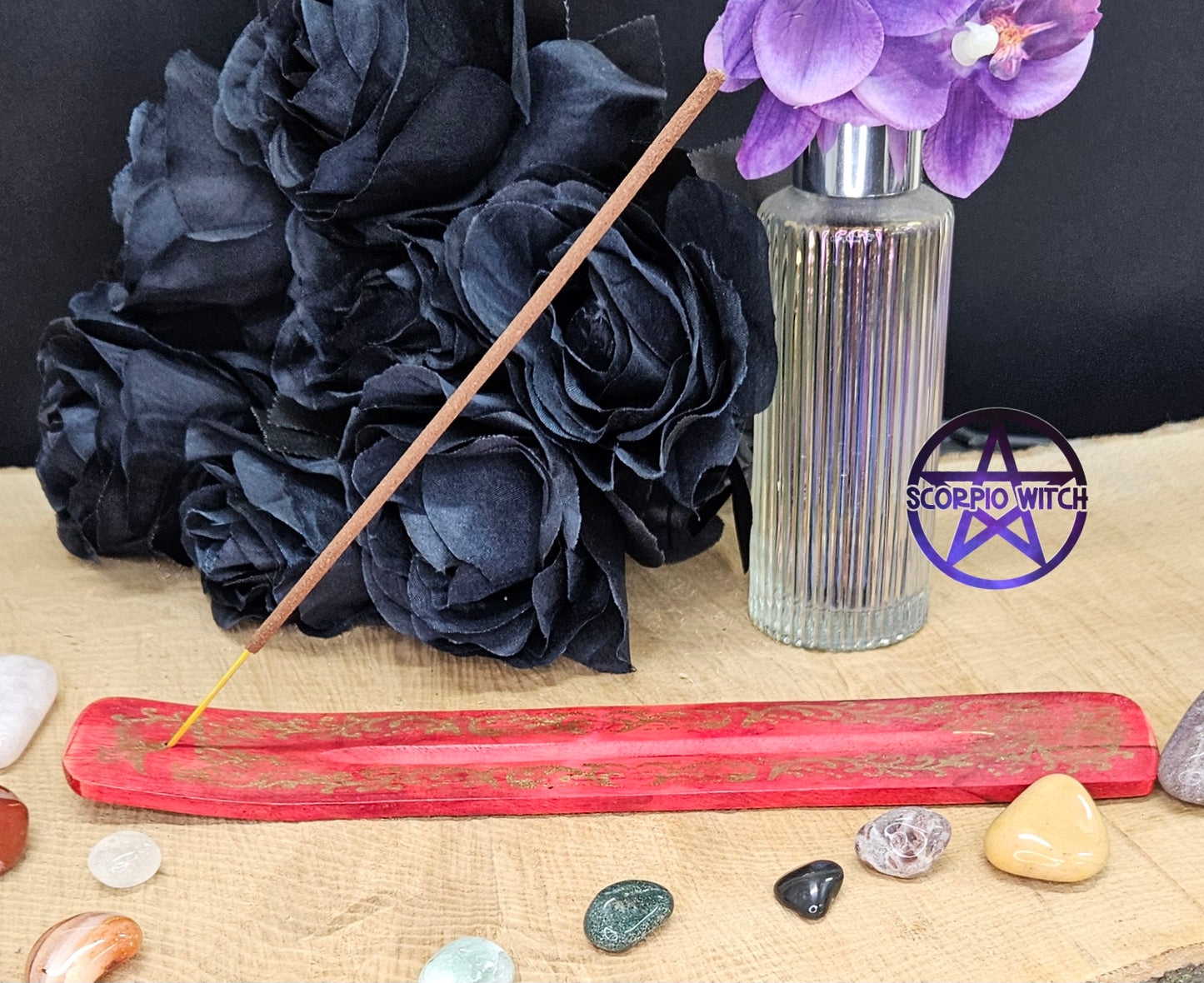 MYGA COLOURED WOODEN INCENSE HOLDER - RED AND GOLD